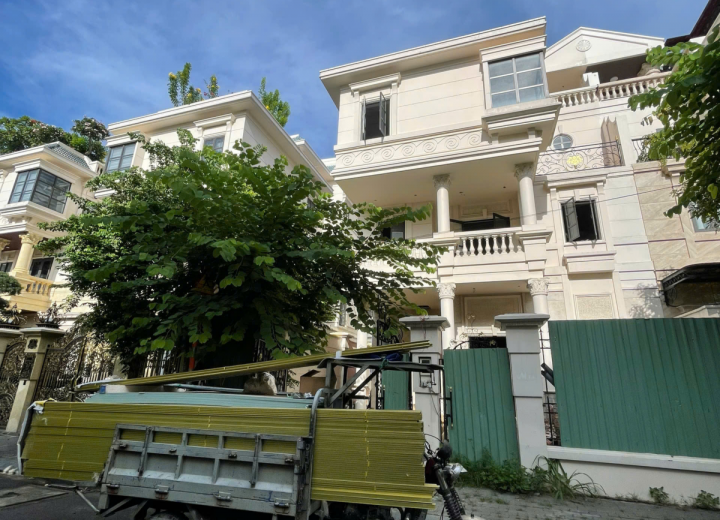 Đổ Vật Tư  Và Thi Công Trần Thạch Cao Biệt Thự Cityland Gò Vấp